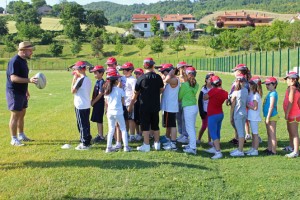 Dario Surano explains a rugby drill to the first rotation of kids participating in the Fermignano in Gioco.