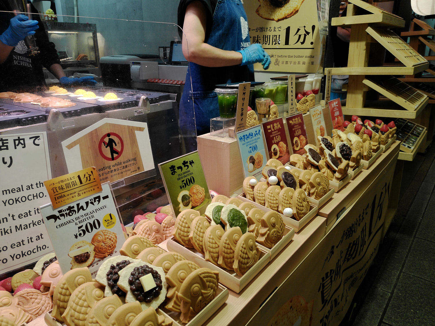Employees prepare fish-shaped pancakes in Nishiki Market, including a matcha flavored taiyaki. Photo taken by Angeles Maku.
